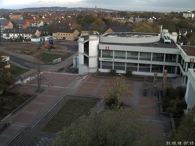 Foto der Webcam: Verwaltungsgebäude, Innenhof mit Audimax, Hörsaal-Gebäude 1