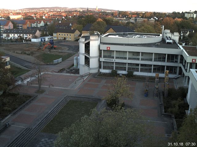 Foto der Webcam: Verwaltungsgebäude, Innenhof mit Audimax, Hörsaal-Gebäude 1