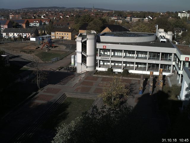 Foto der Webcam: Verwaltungsgebäude, Innenhof mit Audimax, Hörsaal-Gebäude 1