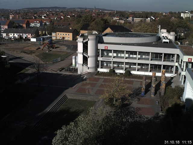 Foto der Webcam: Verwaltungsgebäude, Innenhof mit Audimax, Hörsaal-Gebäude 1