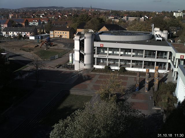 Foto der Webcam: Verwaltungsgebäude, Innenhof mit Audimax, Hörsaal-Gebäude 1