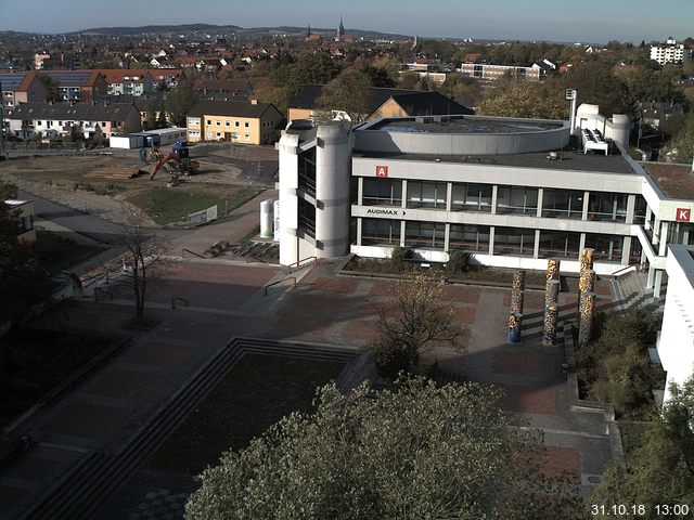 Foto der Webcam: Verwaltungsgebäude, Innenhof mit Audimax, Hörsaal-Gebäude 1