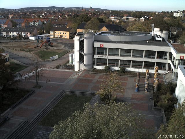 Foto der Webcam: Verwaltungsgebäude, Innenhof mit Audimax, Hörsaal-Gebäude 1