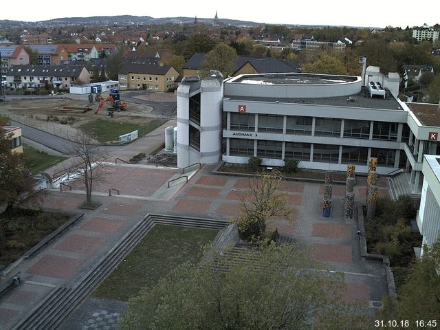 Foto der Webcam: Verwaltungsgebäude, Innenhof mit Audimax, Hörsaal-Gebäude 1