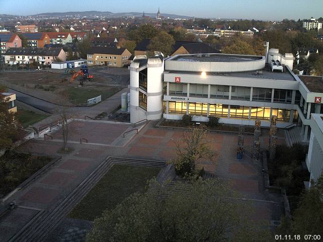 Foto der Webcam: Verwaltungsgebäude, Innenhof mit Audimax, Hörsaal-Gebäude 1