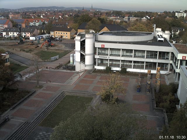 Foto der Webcam: Verwaltungsgebäude, Innenhof mit Audimax, Hörsaal-Gebäude 1