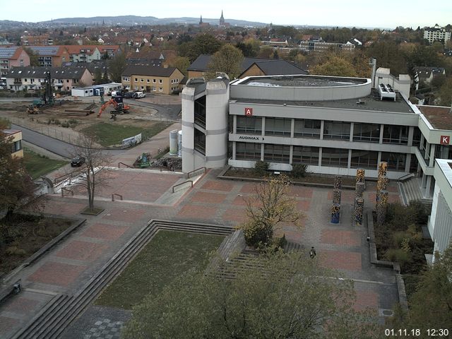 Foto der Webcam: Verwaltungsgebäude, Innenhof mit Audimax, Hörsaal-Gebäude 1