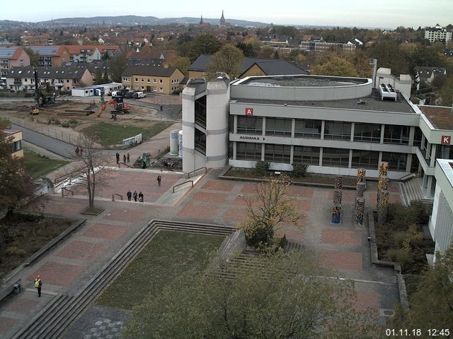 Foto der Webcam: Verwaltungsgebäude, Innenhof mit Audimax, Hörsaal-Gebäude 1