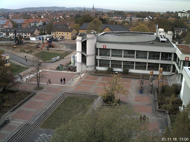 Foto der Webcam: Verwaltungsgebäude, Innenhof mit Audimax, Hörsaal-Gebäude 1