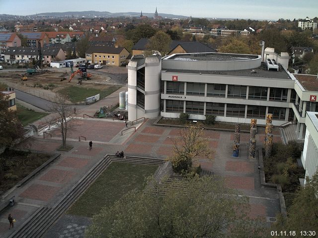 Foto der Webcam: Verwaltungsgebäude, Innenhof mit Audimax, Hörsaal-Gebäude 1