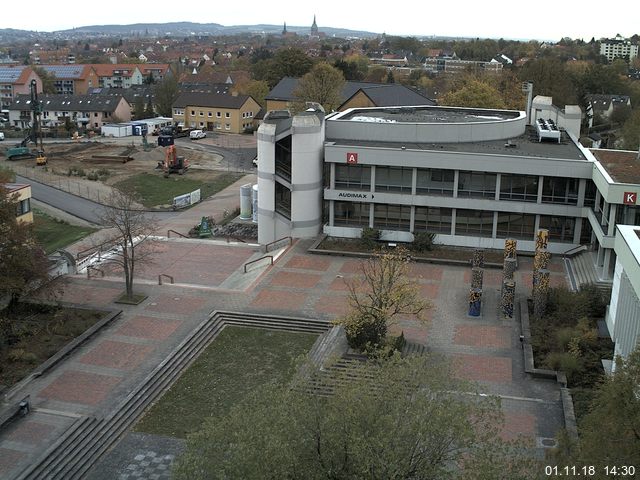 Foto der Webcam: Verwaltungsgebäude, Innenhof mit Audimax, Hörsaal-Gebäude 1