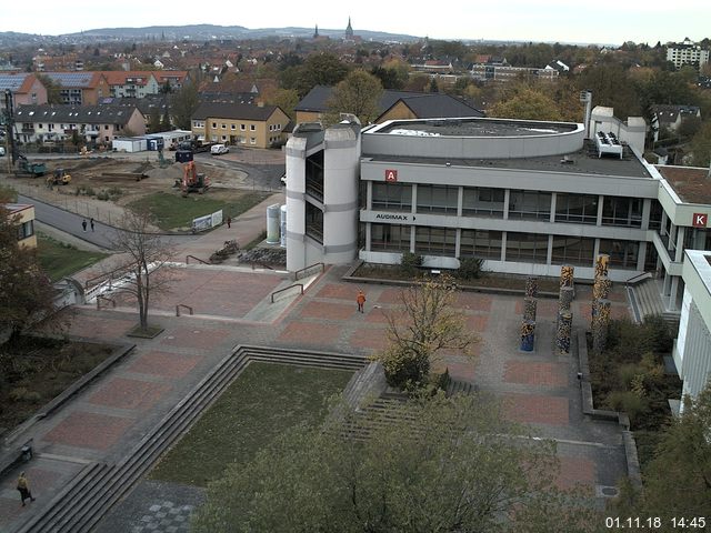 Foto der Webcam: Verwaltungsgebäude, Innenhof mit Audimax, Hörsaal-Gebäude 1