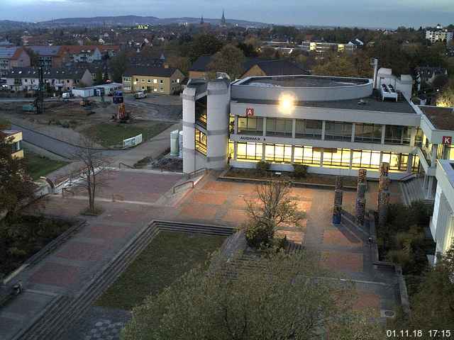 Foto der Webcam: Verwaltungsgebäude, Innenhof mit Audimax, Hörsaal-Gebäude 1