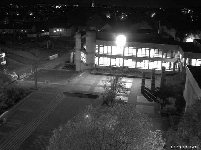 Foto der Webcam: Verwaltungsgebäude, Innenhof mit Audimax, Hörsaal-Gebäude 1