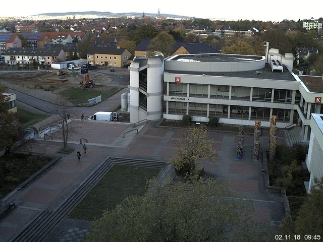 Foto der Webcam: Verwaltungsgebäude, Innenhof mit Audimax, Hörsaal-Gebäude 1