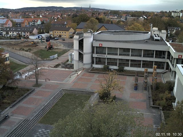 Foto der Webcam: Verwaltungsgebäude, Innenhof mit Audimax, Hörsaal-Gebäude 1