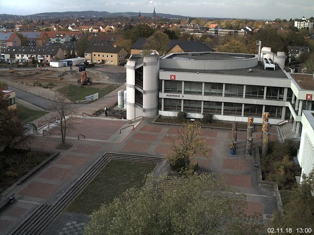 Foto der Webcam: Verwaltungsgebäude, Innenhof mit Audimax, Hörsaal-Gebäude 1