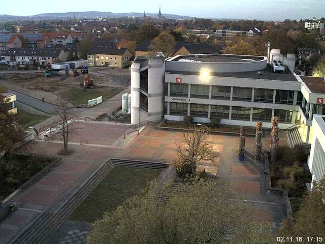 Foto der Webcam: Verwaltungsgebäude, Innenhof mit Audimax, Hörsaal-Gebäude 1