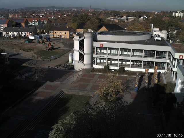 Foto der Webcam: Verwaltungsgebäude, Innenhof mit Audimax, Hörsaal-Gebäude 1