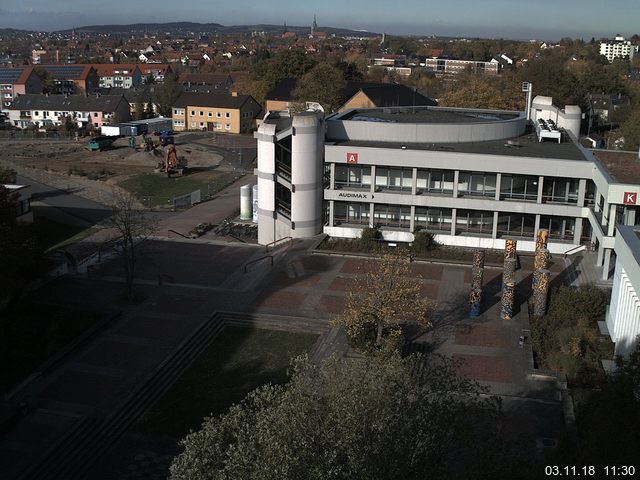 Foto der Webcam: Verwaltungsgebäude, Innenhof mit Audimax, Hörsaal-Gebäude 1