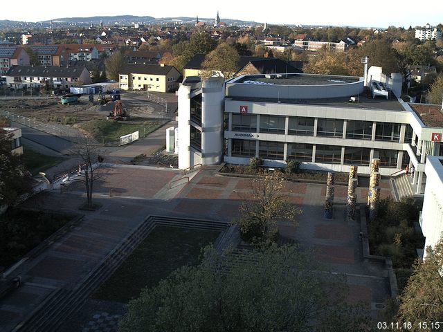 Foto der Webcam: Verwaltungsgebäude, Innenhof mit Audimax, Hörsaal-Gebäude 1