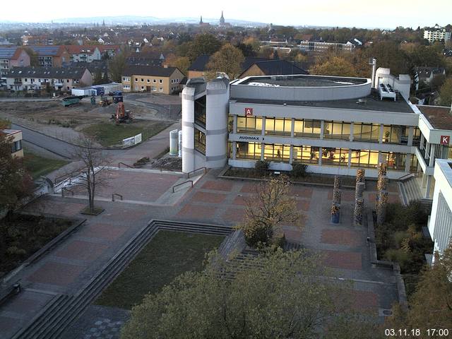 Foto der Webcam: Verwaltungsgebäude, Innenhof mit Audimax, Hörsaal-Gebäude 1