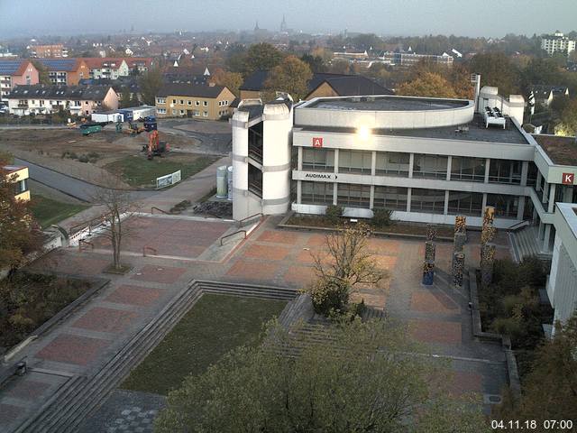 Foto der Webcam: Verwaltungsgebäude, Innenhof mit Audimax, Hörsaal-Gebäude 1