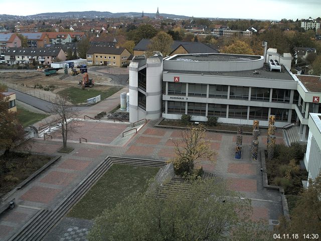 Foto der Webcam: Verwaltungsgebäude, Innenhof mit Audimax, Hörsaal-Gebäude 1