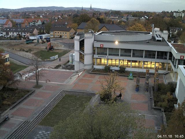 Foto der Webcam: Verwaltungsgebäude, Innenhof mit Audimax, Hörsaal-Gebäude 1