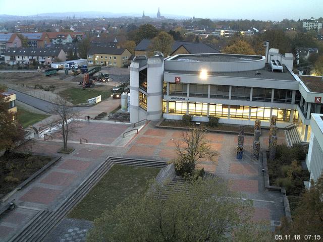 Foto der Webcam: Verwaltungsgebäude, Innenhof mit Audimax, Hörsaal-Gebäude 1