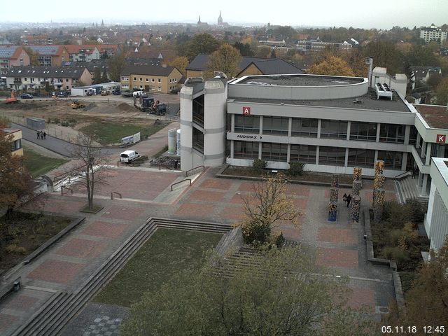 Foto der Webcam: Verwaltungsgebäude, Innenhof mit Audimax, Hörsaal-Gebäude 1