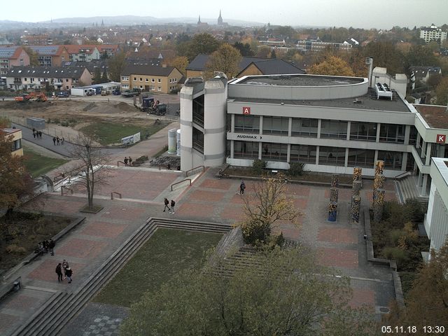 Foto der Webcam: Verwaltungsgebäude, Innenhof mit Audimax, Hörsaal-Gebäude 1