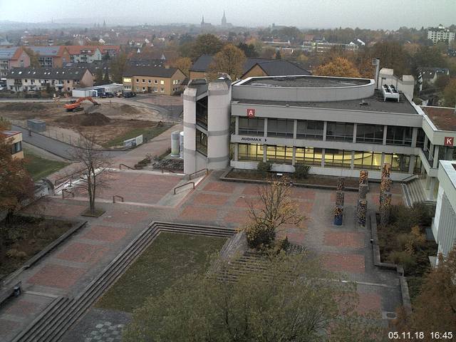 Foto der Webcam: Verwaltungsgebäude, Innenhof mit Audimax, Hörsaal-Gebäude 1