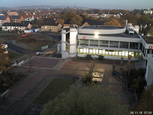 Foto der Webcam: Verwaltungsgebäude, Innenhof mit Audimax, Hörsaal-Gebäude 1