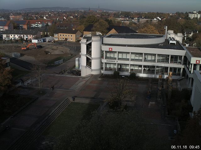 Foto der Webcam: Verwaltungsgebäude, Innenhof mit Audimax, Hörsaal-Gebäude 1