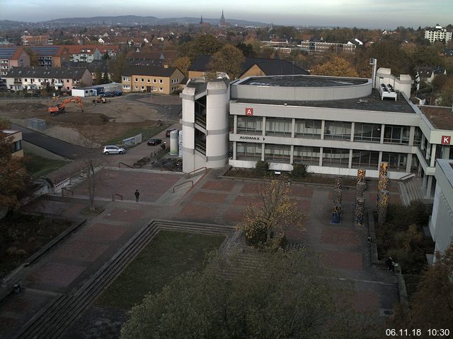 Foto der Webcam: Verwaltungsgebäude, Innenhof mit Audimax, Hörsaal-Gebäude 1