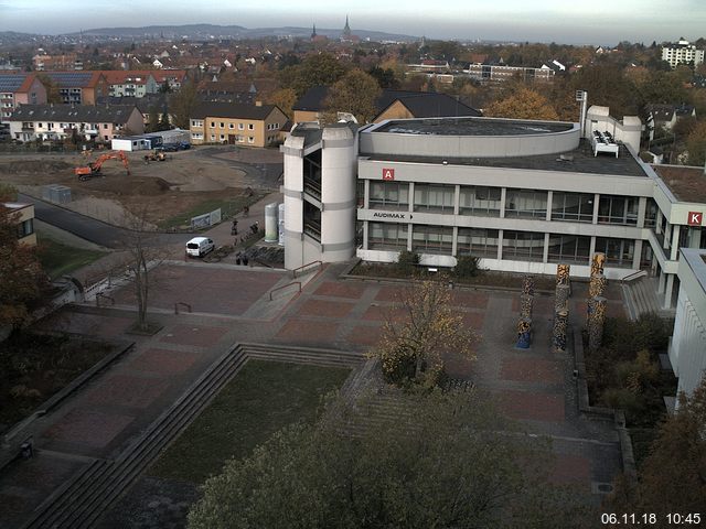 Foto der Webcam: Verwaltungsgebäude, Innenhof mit Audimax, Hörsaal-Gebäude 1