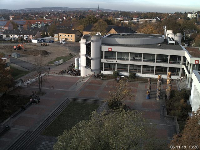 Foto der Webcam: Verwaltungsgebäude, Innenhof mit Audimax, Hörsaal-Gebäude 1