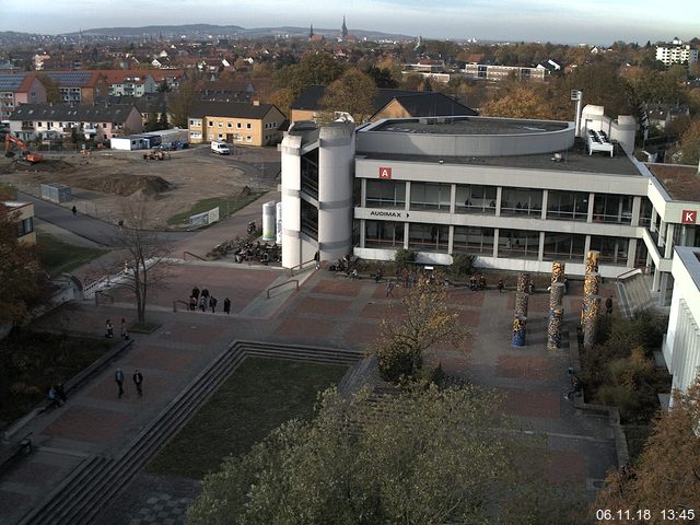 Foto der Webcam: Verwaltungsgebäude, Innenhof mit Audimax, Hörsaal-Gebäude 1