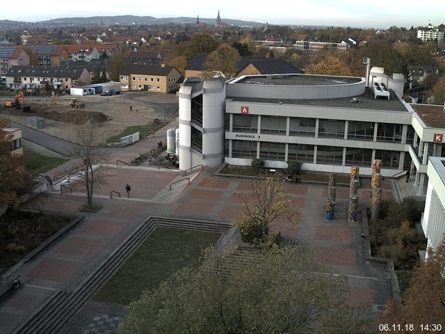 Foto der Webcam: Verwaltungsgebäude, Innenhof mit Audimax, Hörsaal-Gebäude 1