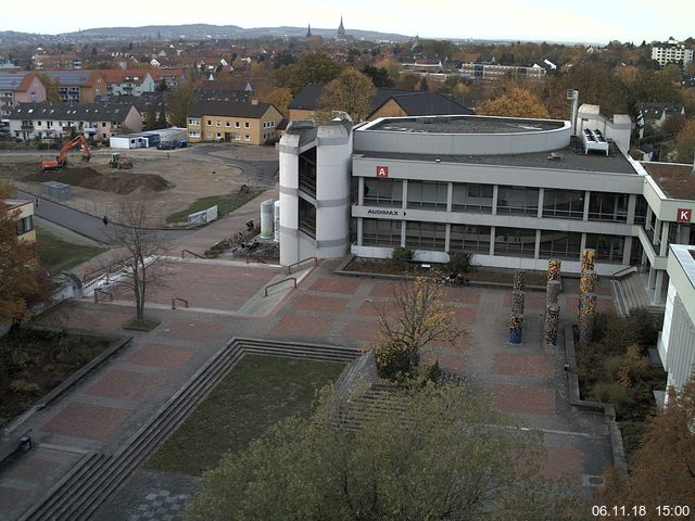 Foto der Webcam: Verwaltungsgebäude, Innenhof mit Audimax, Hörsaal-Gebäude 1