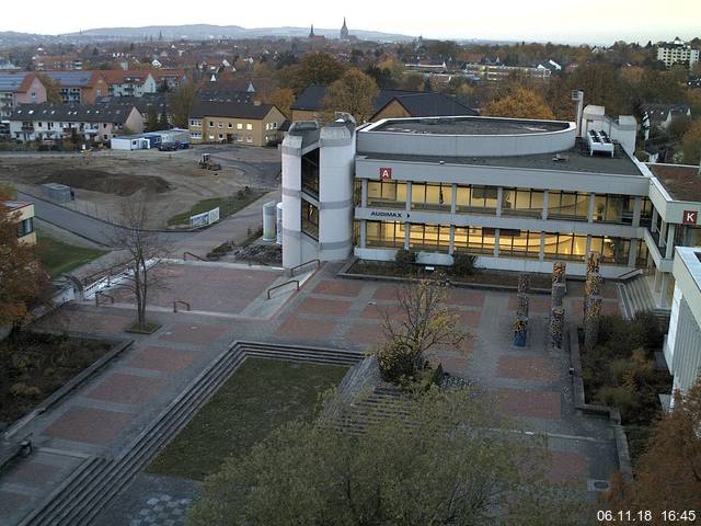 Foto der Webcam: Verwaltungsgebäude, Innenhof mit Audimax, Hörsaal-Gebäude 1