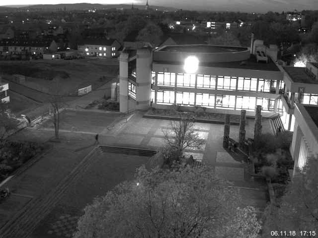 Foto der Webcam: Verwaltungsgebäude, Innenhof mit Audimax, Hörsaal-Gebäude 1