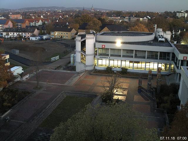 Foto der Webcam: Verwaltungsgebäude, Innenhof mit Audimax, Hörsaal-Gebäude 1