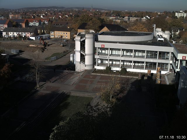 Foto der Webcam: Verwaltungsgebäude, Innenhof mit Audimax, Hörsaal-Gebäude 1