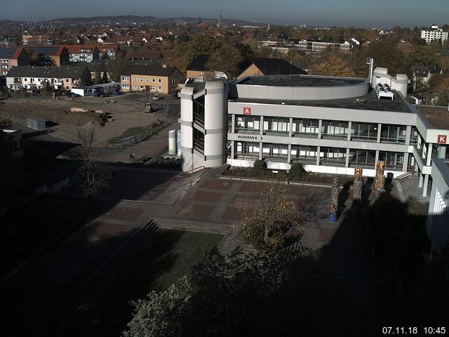 Foto der Webcam: Verwaltungsgebäude, Innenhof mit Audimax, Hörsaal-Gebäude 1