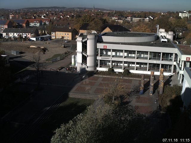 Foto der Webcam: Verwaltungsgebäude, Innenhof mit Audimax, Hörsaal-Gebäude 1