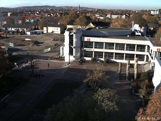 Foto der Webcam: Verwaltungsgebäude, Innenhof mit Audimax, Hörsaal-Gebäude 1