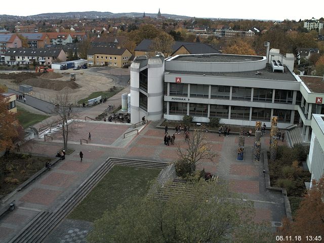 Foto der Webcam: Verwaltungsgebäude, Innenhof mit Audimax, Hörsaal-Gebäude 1