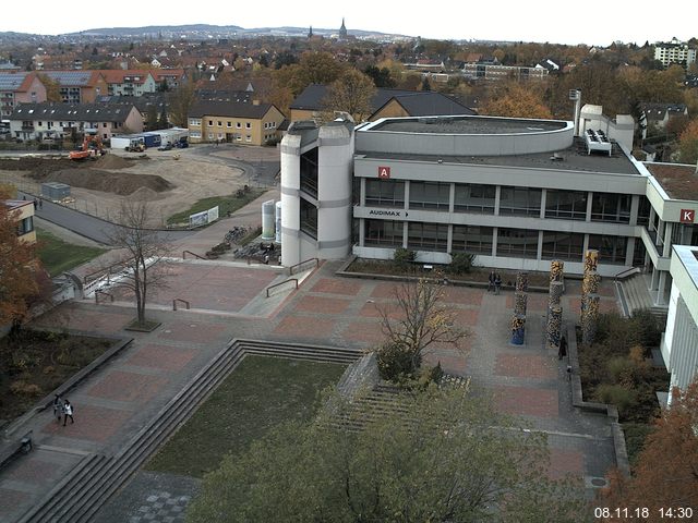 Foto der Webcam: Verwaltungsgebäude, Innenhof mit Audimax, Hörsaal-Gebäude 1